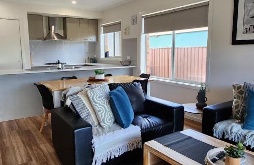 Shepparton Apartment | Lbarza Stylish New 4 BR Home with room to play