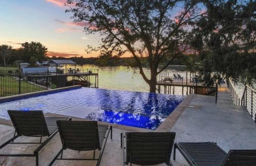 Burnet House | LBJ Bliss Retreat: Heated Pool, Hot Tub & Game Rooms