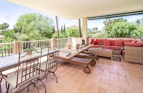 Marbella Apartment | LBP3: Comfortable Holiday Home in Golf Valley with Pool