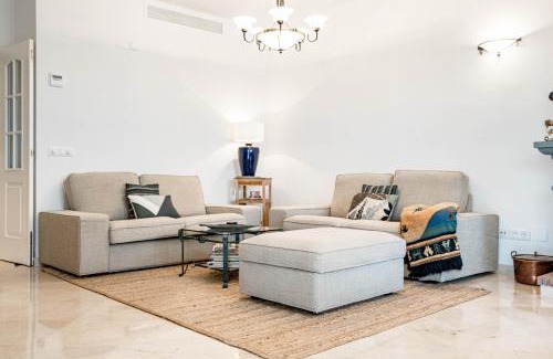 Marbella Apartment | LBP3: Comfortable Holiday Home in Golf Valley with Pool