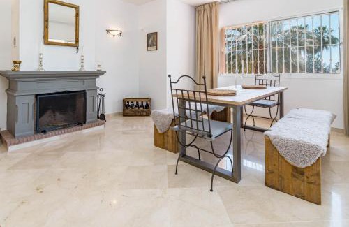 Marbella Apartment | LBP3: Comfortable Holiday Home in Golf Valley with Pool