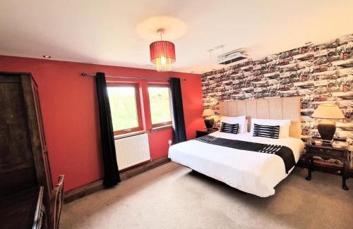 Kelty Ski Chalet | Relaxing Retreat at Lbtie Lodge with Two Private Hot Tubs