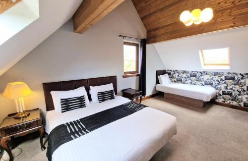 Kelty Ski Chalet | Relaxing Retreat at Lbtie Lodge with Two Private Hot Tubs