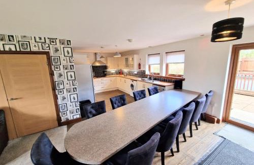 Kelty Ski Chalet | Relaxing Retreat at Lbtie Lodge with Two Private Hot Tubs