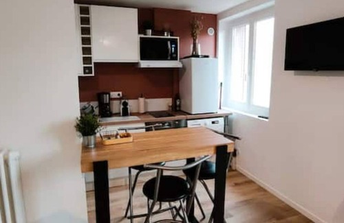 Clermont-Ferrand Apartment | Unbeatable Stay at LCS Home: Balcony, Parking & Wifi
