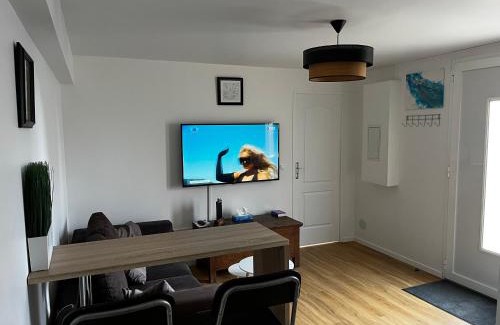 Mantes-la-Ville Apartment | LCY Home - Superb Ground-Floor Apartment, Rated 9/10