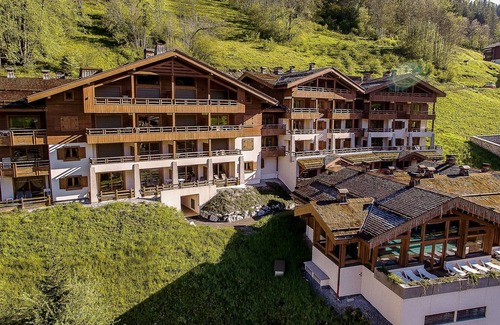 La Clusaz Apartment | LCZ - Relaxing T3 with Spa in Village, Rated 10/10