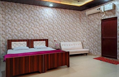 Faizabad Hotel | Pet-Friendly LD Guest House in Ayodhya with Breakfast