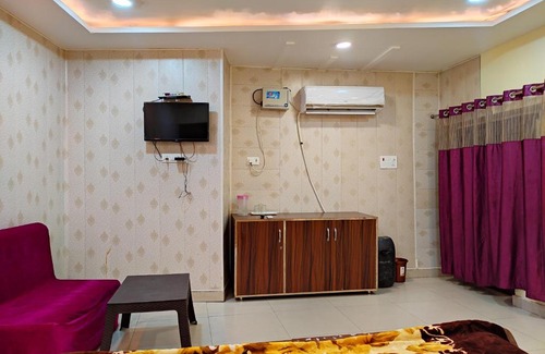 Faizabad Hotel | Pet-Friendly LD Guest House in Ayodhya with Breakfast