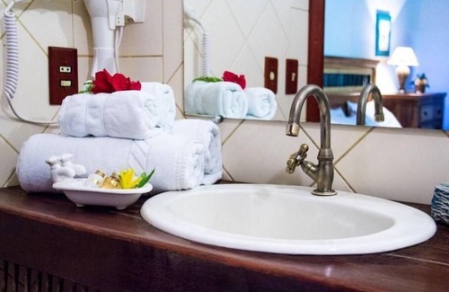 Sao Sebastiao do Paraiso Hotel | Discover Leão de Judá Charme Hotel with Spa & Pool Access