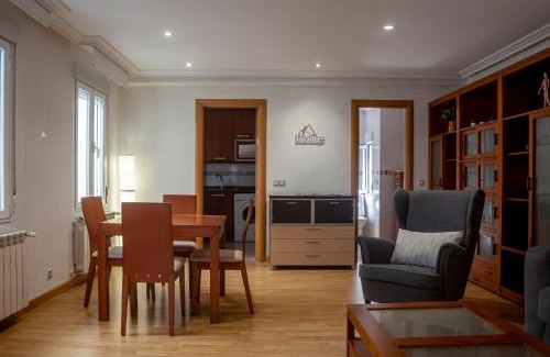 Leon Apartment | Experience León Confort Centro: 4-Star Family-Friendly Stay