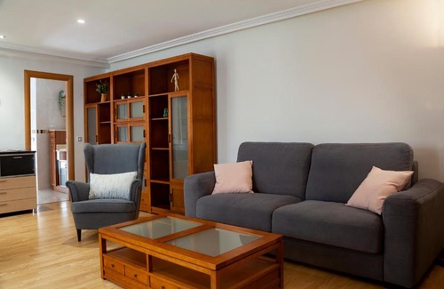 Leon Apartment | Experience León Confort Centro: 4-Star Family-Friendly Stay