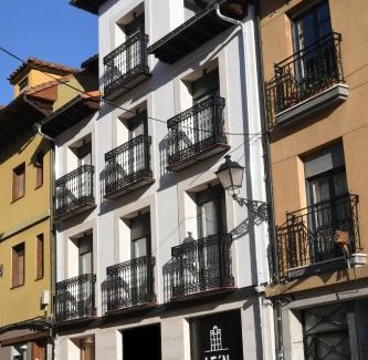 Old Town Apartment | Pet-Friendly León Suite Urban Studios with Exceptional Ratings