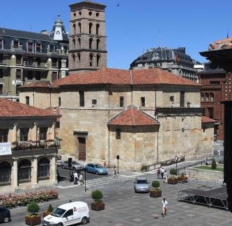 Old Town Apartment | Pet-Friendly León Suite Urban Studios with Exceptional Ratings