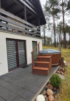 Sulecki Borek House | Discover Leśna Chata Kaszuby: Pet-Friendly Retreat Awaits