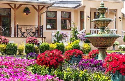 Rudziniec Bed & Breakfast | Discover Leśna Perła: Restaurant and Family-Friendly Rooms
