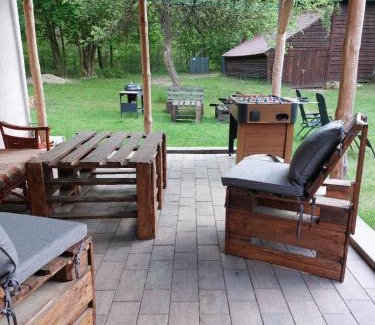 Szteklin House | Forest Retreat Near the Lake: Pet-Friendly Getaway