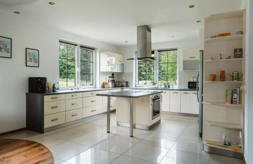 Ilawa House | Discover Leśne Dziarnówko: Oceanfront Retreat with Hot Tub