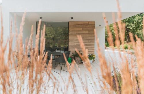 Chmielno Apartment | Serene Leśny Apartament - Oceanfront Bliss Awaits