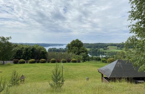 Chmielno House | Enchanting Leśny Domek: Guest Rated 9.5 with Family Amenities