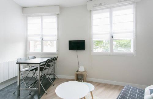 Montrouge Apartment | Family-Friendly Escape at Le 10 Cosy - Rated 8.3/10