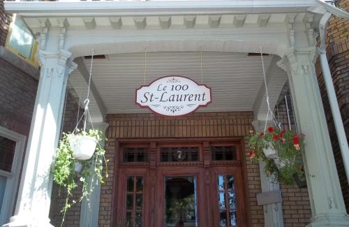 Mauricie Bed & Breakfast | Oceanfront Escape at Le 100 St-Laurent with Breakfast