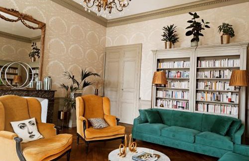 Richebourg - Saint-Clement Apartment | Elegant Le 1825 Suite in the Heart of the City - Guest Rated 9.8