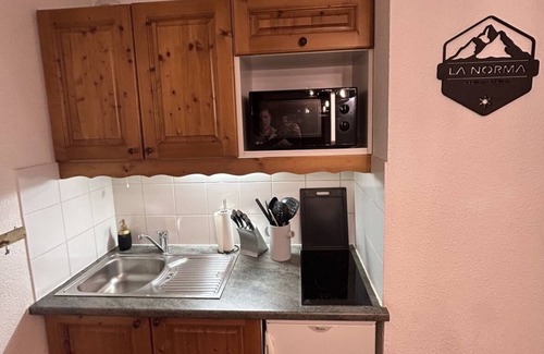 Villarodin-Bourget Apartment | Cozy 2918m Apartment in La Norma with Slopeside Views