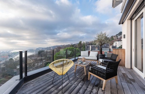 Lyon City Centre Apartment | Experience Scenic Views at Le 360 - Your Lyon Retreat