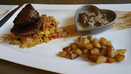 Domblans Bed & Breakfast | Relax at Le 49 Côté Parc & SPA with Oceanfront Serenity