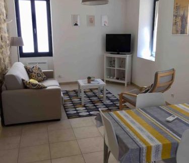 Barjac Apartment | Pet-Friendly Retreat at Le 5B - Guest Rated 9.2/10