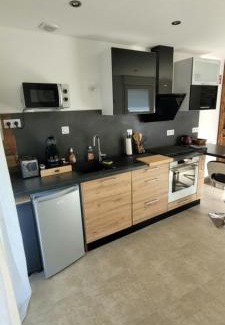 Guemene-Penfao Apartment | Guest Rated: 9.4 at Le 6 Bis avec Jardinet