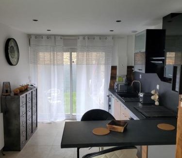 Guemene-Penfao Apartment | Guest Rated: 9.4 at Le 6 Bis avec Jardinet