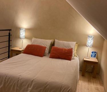Saint-Seglin House | Discover Le 6: Guest Rated 9.9/10 for Unforgettable Stays