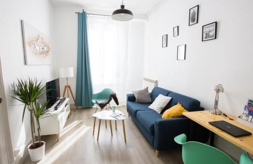 Quartier Chorier-Berriat Apartment | Pet-Friendly Le 62: Relax by the Ocean with Garden Access