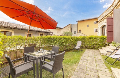 Ficulle Apartment | Pet-Friendly Le Acetaie with Pool in Ficulle, Italy