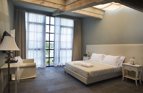 San Benedetto di Lugana Hotel | Explore Le Ali del Frassino: 4-Star Spa & Pool Retreat
