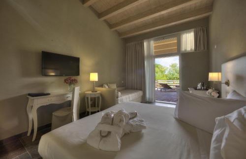 San Benedetto di Lugana Hotel | Discover Le Ali Del Frassino: Spa, Pool & Ocean Views
