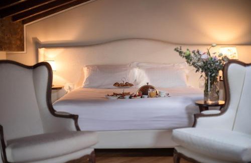 San Benedetto di Lugana Hotel | Discover Le Ali Del Frassino: Spa, Pool & Ocean Views