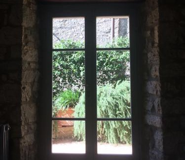 Semproniano House | Discover Le Antiche Mura: Pet-Friendly & Family Approved!