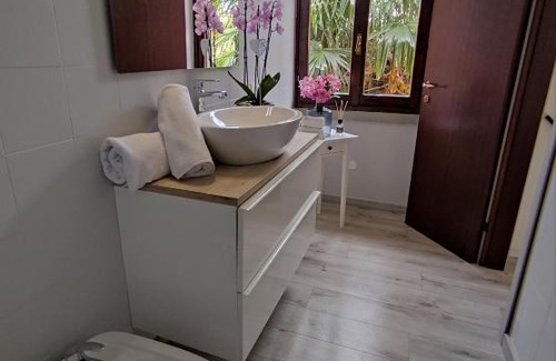 Paratico Apartment | Delightful Stay at Le Antiche Mura - Pet Friendly Retreat