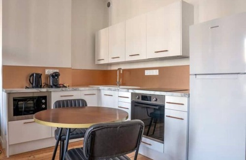 Arras Apartment | Elegant Stay at Le Art Déco with Kitchen & Child-Friendly Amenities