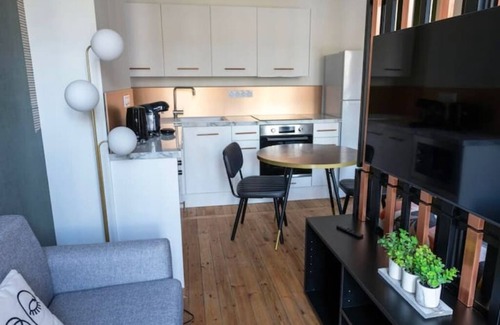 Arras Apartment | Elegant Stay at Le Art Déco with Kitchen & Child-Friendly Amenities