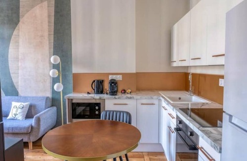Arras Apartment | Elegant Stay at Le Art Déco with Kitchen & Child-Friendly Amenities