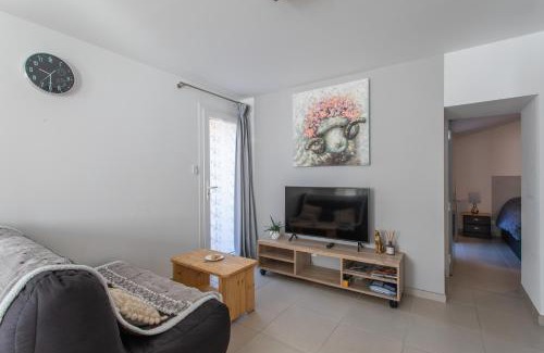 Embrun Apartment | Ideal Stay at Le Bélier: Balcony Room in Embrun City Center