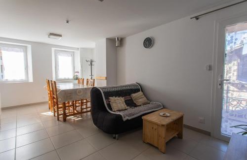 Embrun Apartment | Ideal Stay at Le Bélier: Balcony Room in Embrun City Center