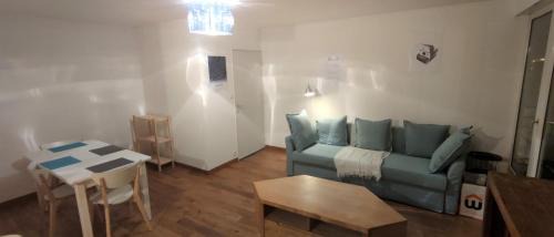 Madeleine-Champ de Mars Apartment | Experience Le Baco-Baco with Restaurant & Parking Options