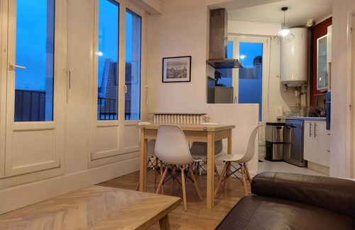 Centre Ville Apartment | Central Comfort at Le Balcon D'amiens with Family Amenities