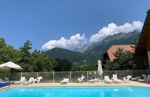 Giez Apartment | Oceanfront Getaway at Le Balcon du Golf - Rated 9.4/10