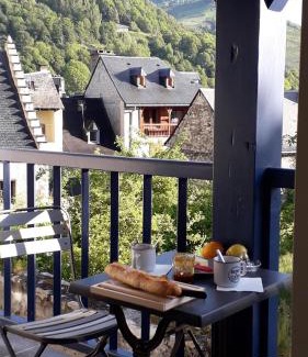 Arreau House | Charming Getaway at Le Balcon Face à l'Aspin, Rated 9.2